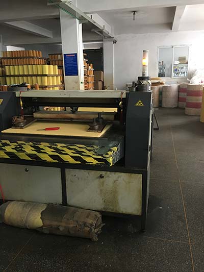 Paper folding machine